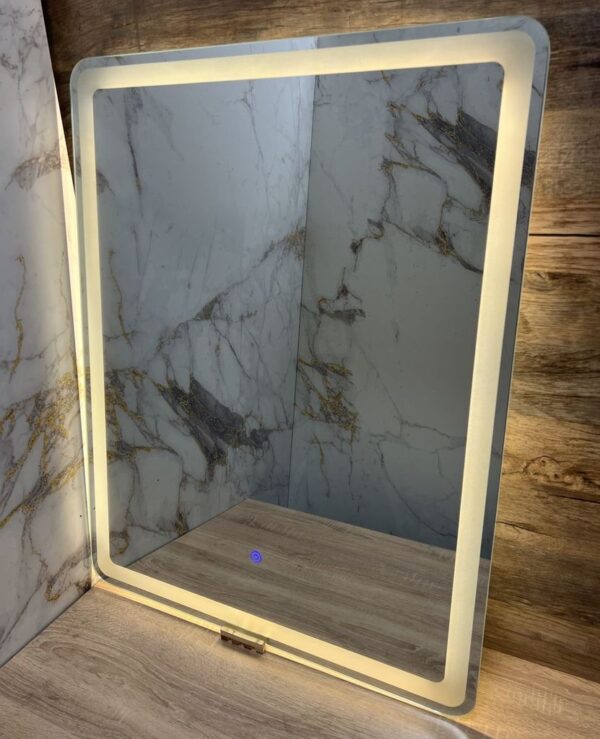 Огледало за баня с LED осветление 70x90cm с три цвята светлини